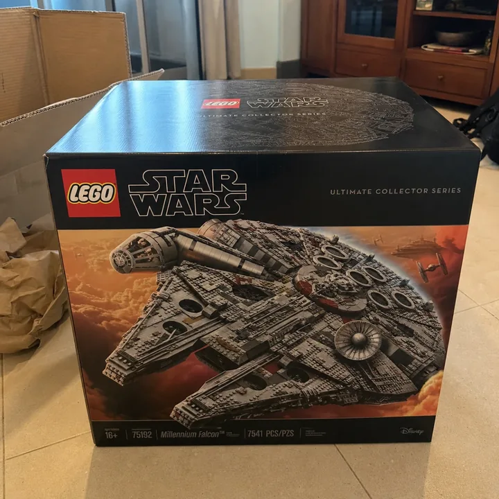 Millennium Falcon UCS 75192 da coleção Star Wars